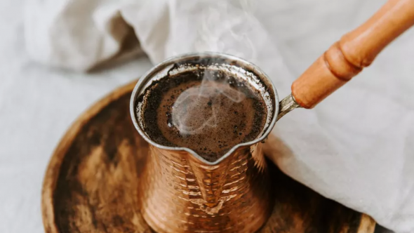 De ce nu e bine să bei cafea înainte să mergi la cumpărături